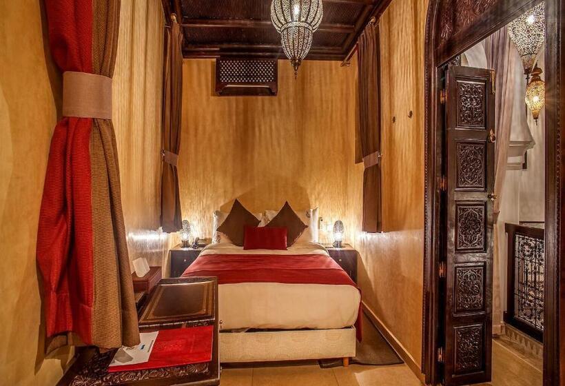 Standart Oda, Riad Omri