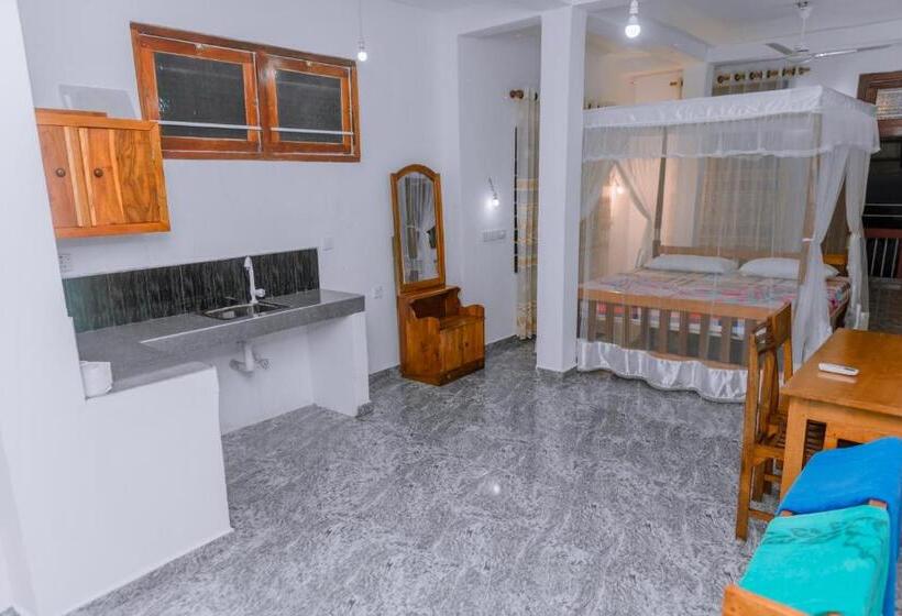 اتاق لوکس با بالکن و چشم‌انداز دریا, Rock House