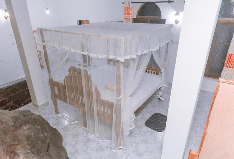 اتاق استاندارد, Rock House