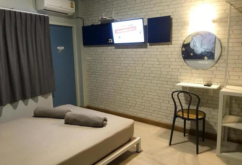 스탠다드 룸 공동 욕실, The Moon Hostel Huahin