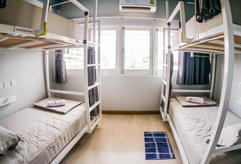 스탠다드 4인용 룸 공용 욕실, The Moon Hostel Huahin