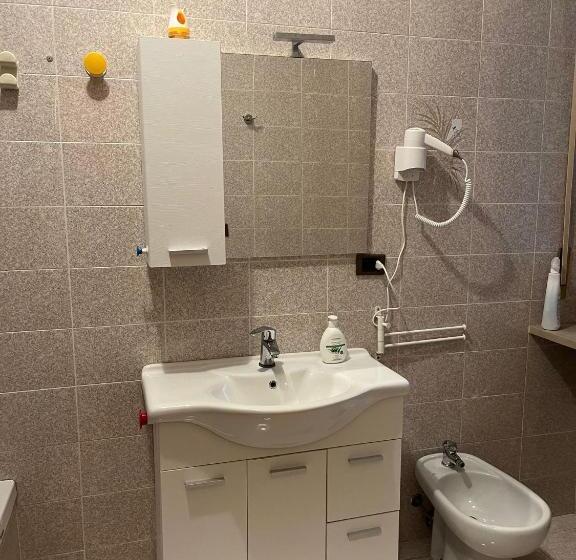 اتاق استاندارد با سرویس بهداشتی مشترک, B&b Corso Porta Nuova 39