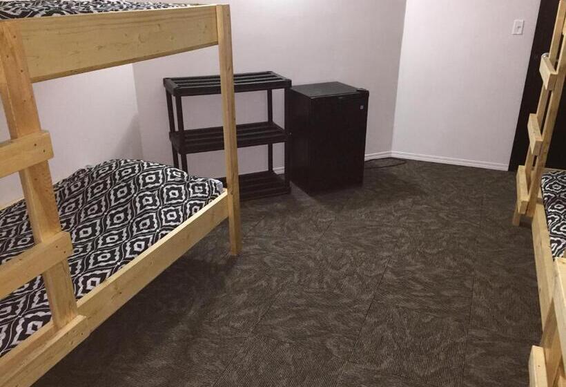 Семейный Номер, Invermere Hostel