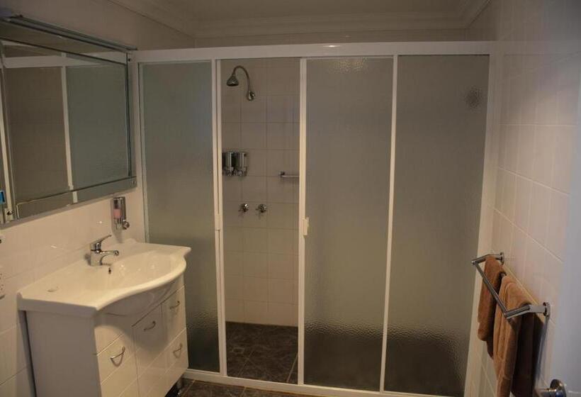 إستوديو قياسى, Augusta Courtyard Motel