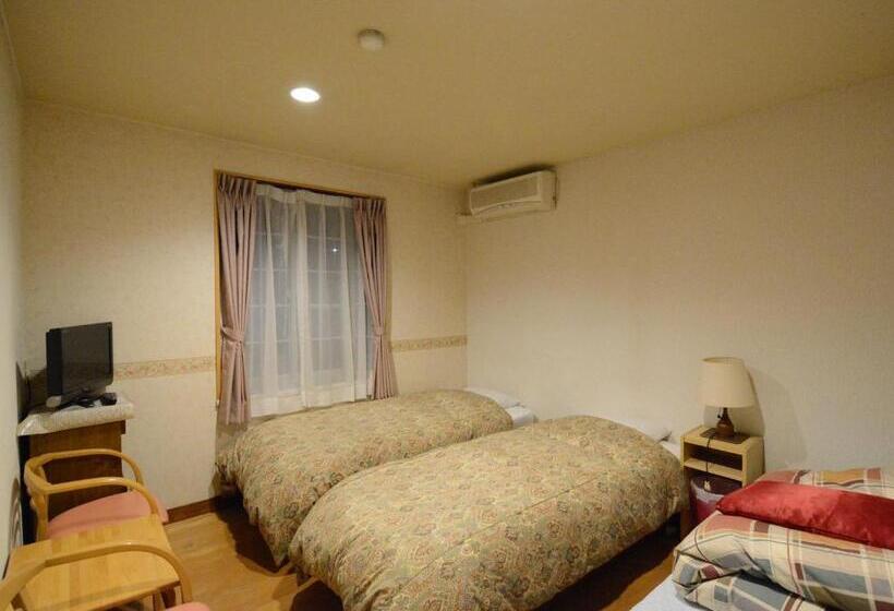Quarto Triplo Estandar, Pension Avenue