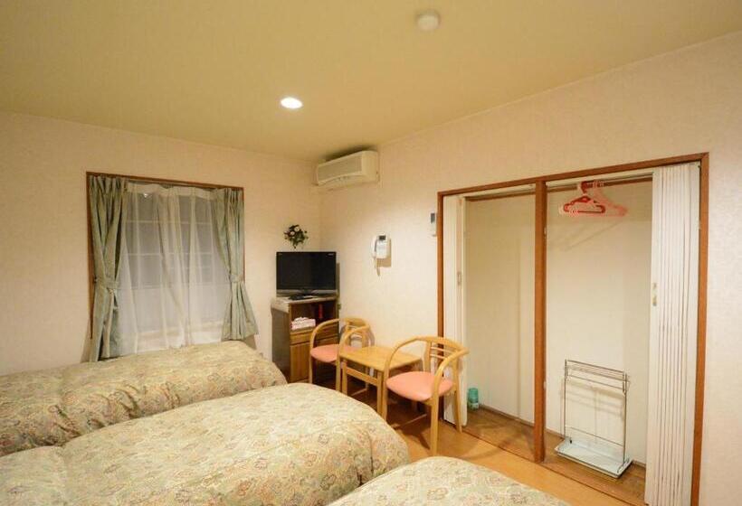Quarto Familiar, Pension Avenue