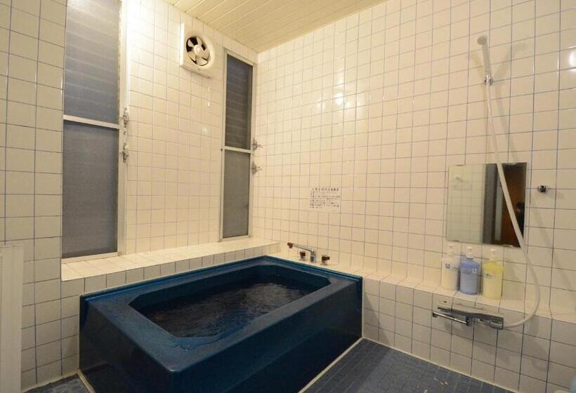 Quarto Familiar, Pension Avenue