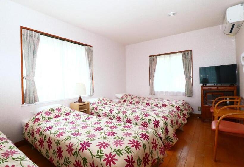 Quarto Quádruplo Estandar, Pension Avenue