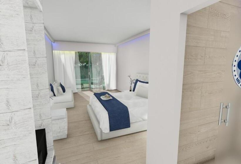 주니어 스위트 풀장 전망, Magique Bleu Suites