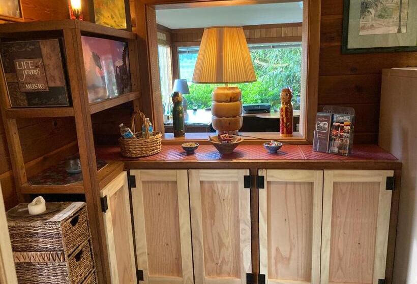 디럭스 스위트, Cottage Lake Bed And Breakfast