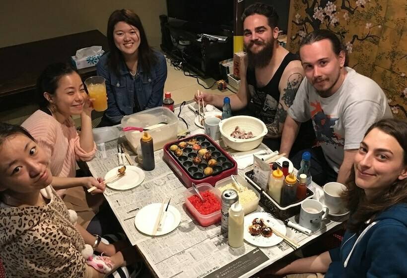 Кровать в Общей Комнате, Osaka Guest House Sakura