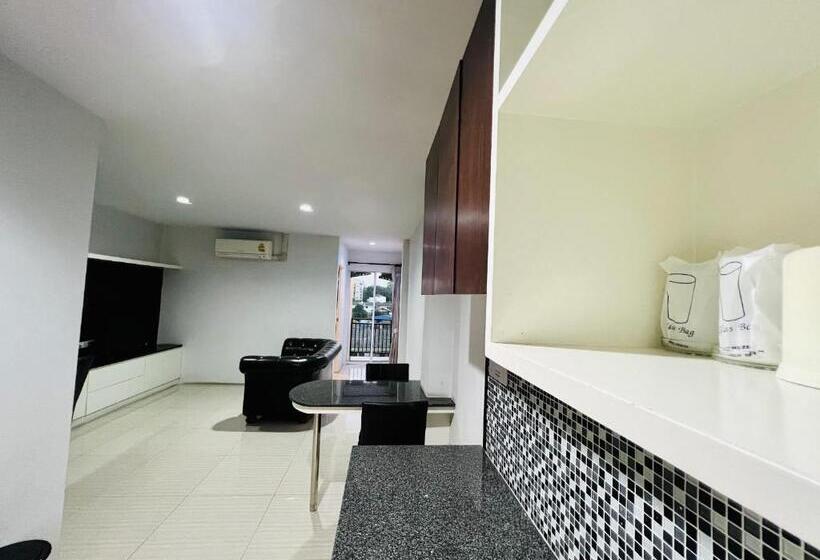 带1个卧室的带阳台的公寓, Inn Kham Apartment