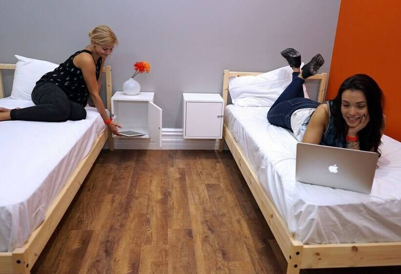Кровать в Общей Комнате, Cozzystay Hostel