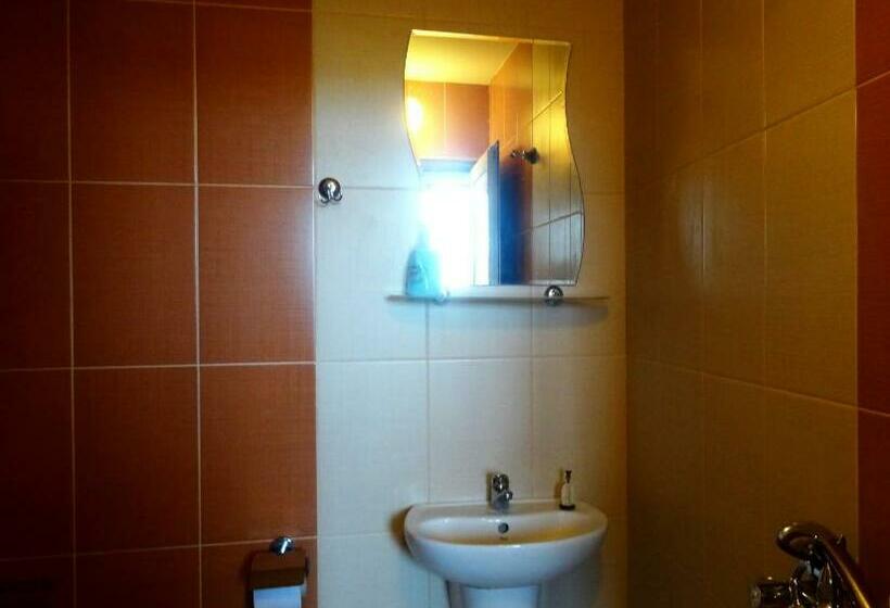 家庭间, Family Hotel Rose