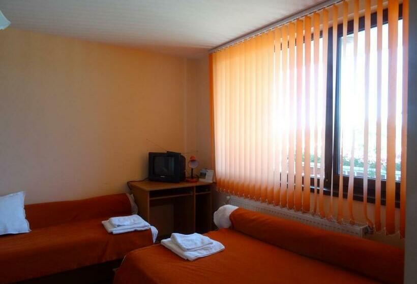 Семейный Номер, Family Hotel Rose