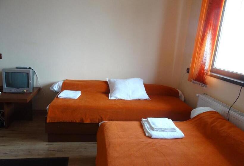 家庭间, Family Hotel Rose
