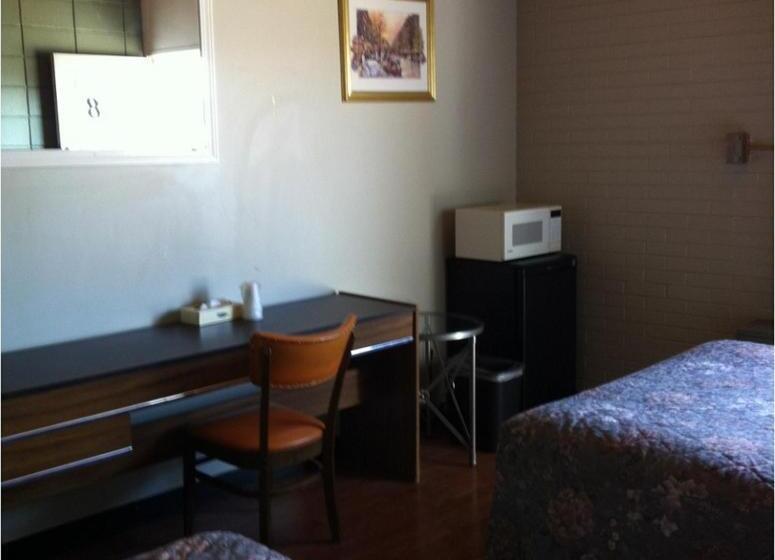标准三人间, Superlodge Lloydminster