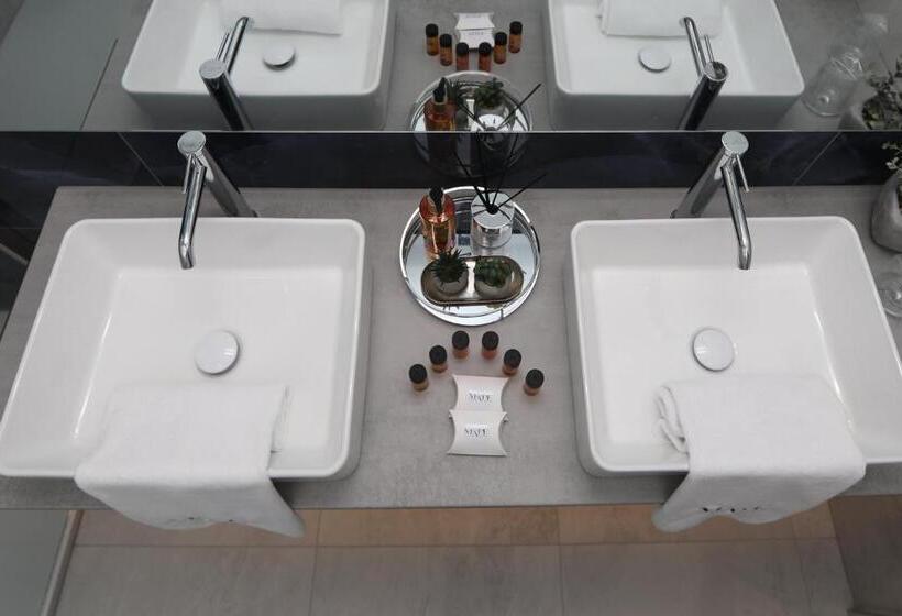 اتاق لوکس با چشم‌انداز دریا, Mape Luxury Rooms