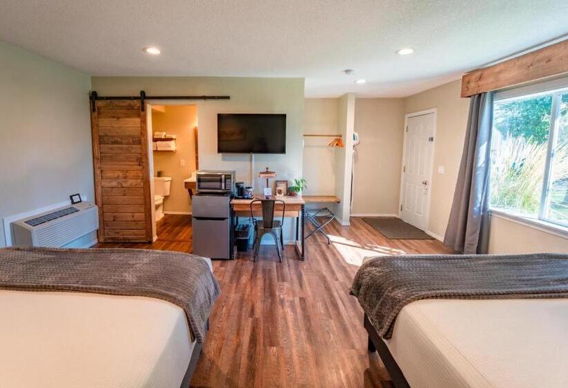 Номер Стандарт, Evergreen Motel