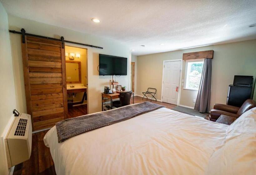 Стандартный Номер Кровать Кинг, Evergreen Motel