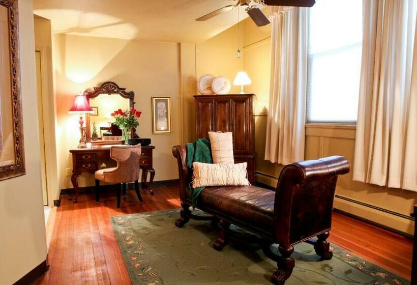 Люкс с гидромассажем, Haven By The Sea B&b Inn