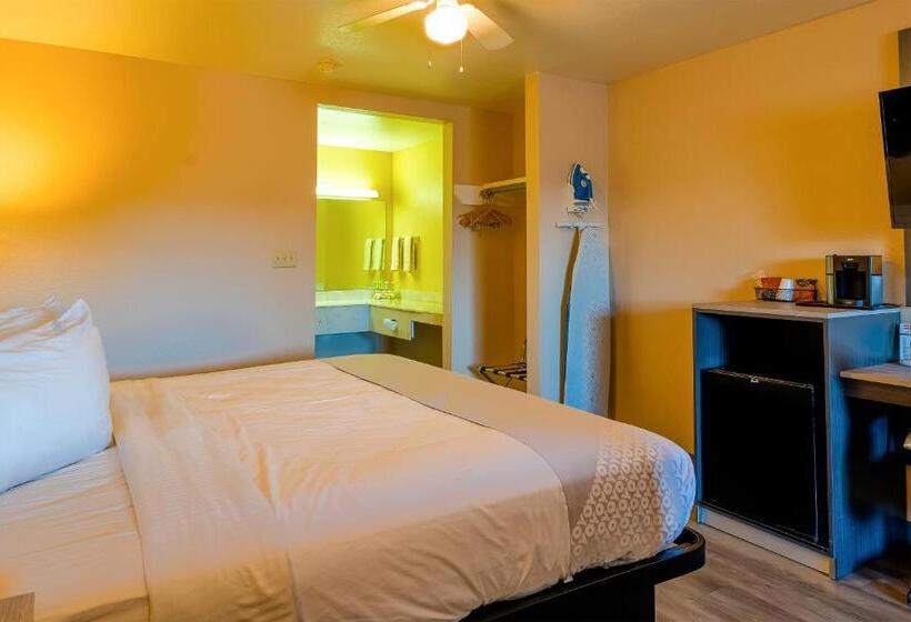Номер Стандарт Кровать Кинг Адаптированный для Инвалидов, Regency Inn & Suites