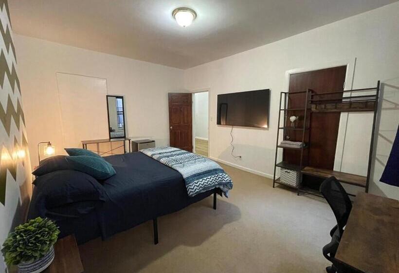 Quarto Deluxe, Comfy Guest House By Columbus Circle