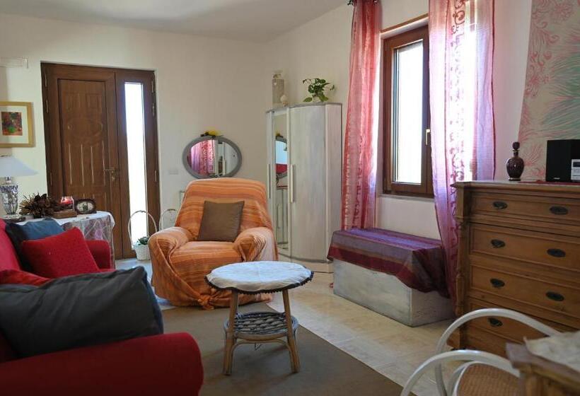 Номер Deluxe, Agribnb Casa Furnaredda