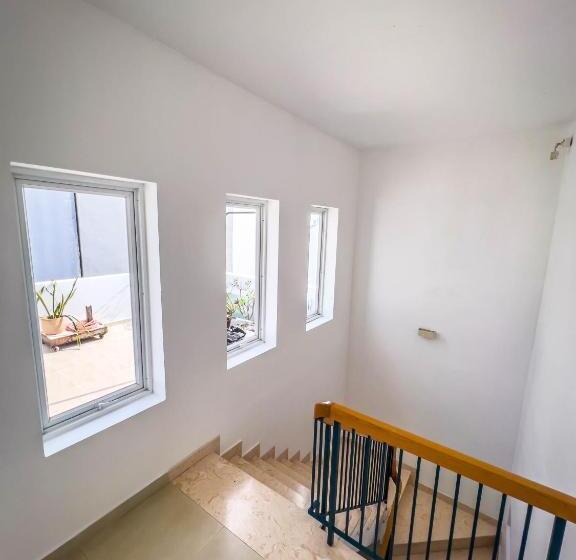 استودیوی استاندارد, Notre Maison 7  Villa