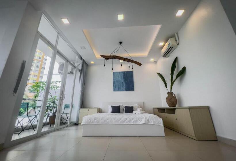 سوئیت با بالکن, Notre Maison 7  Villa