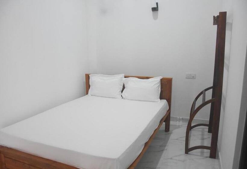اتاق لوکس با بالکن, Golden City Resort Anuradhapura