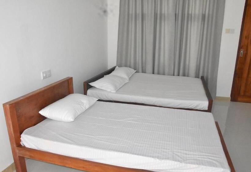 اتاق استاندارد سه نفره, Golden City Resort Anuradhapura