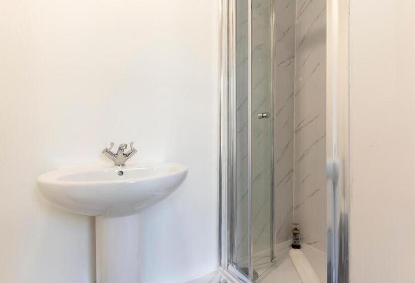 Номер Стандарт, Suite #4   Central Location   Private Ensuite, Smart Tv, Fast Wifi And Free Parking   By Yoko Proper