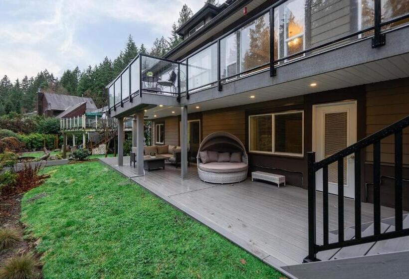 2 Bedrooms Apartment Mountain View, North Vancouver Lynn Valley Two Bedrooms Suite