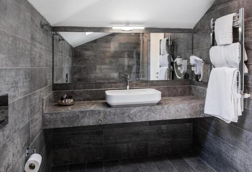 מיטת קינג בסוויטה, Hillora Hotel Buyukada