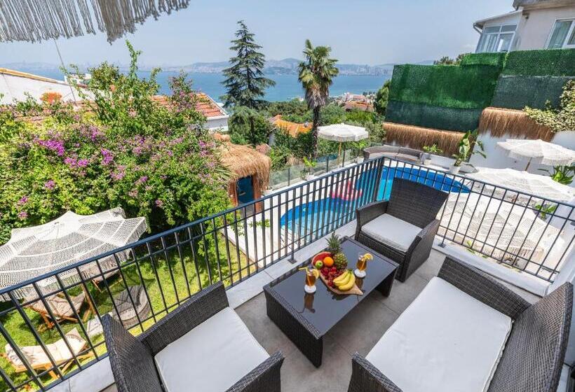 חדר דלוקס עם מרפסת נוף לים, Hillora Hotel Buyukada