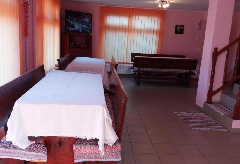 اتاق استاندارد سه تخته با بالکن, Casa Andreea Maria