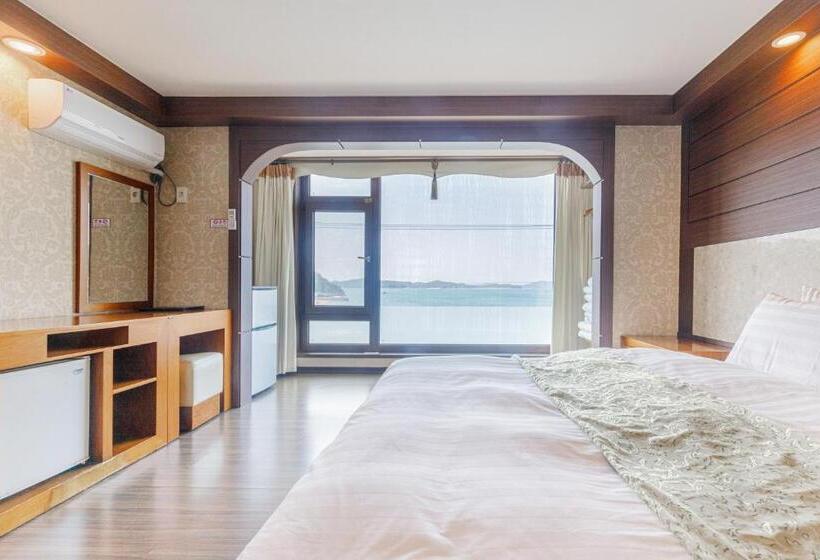4인용 스탠다드 룸, Taean Beach Resort Pension
