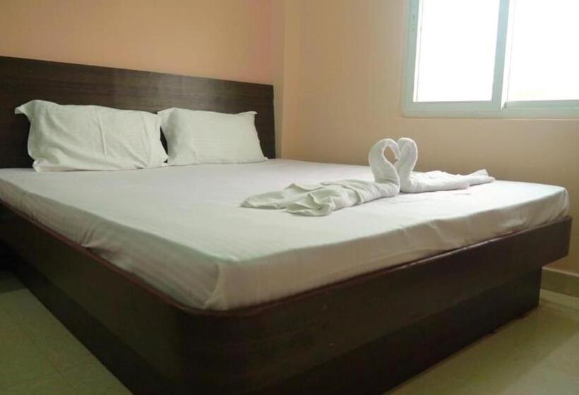带大床的标准间, Aradhya Side Sea View Hotel Near Puri Beach  Excellent Choice Of Travellers   Best Seller By Morserv