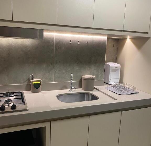 سوئیت با بالکن, Inova Flats Premium No Condominio Cosmopolitan