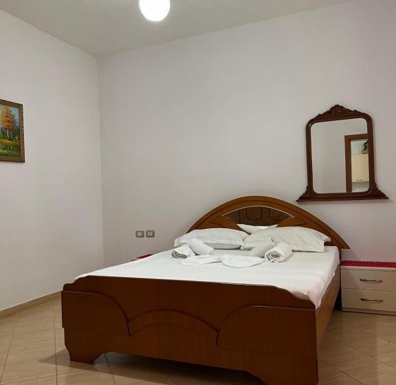 패밀리 스튜디오, Guesthouse Vlore