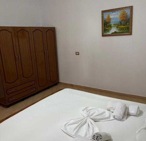 패밀리 스튜디오, Guesthouse Vlore