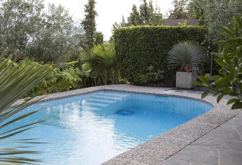 Люкс Вид на Сад, Boutique Hotel Albergo Brione