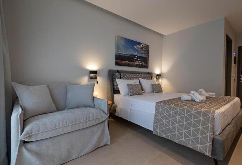 Трехместный Номер Стандарт Вид на Бассейн, Elegant Maltepe By Travel Pro Services   Kallithea Halkidiki