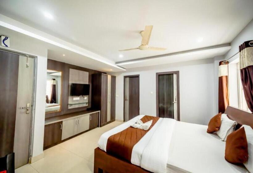 Номер Deluxe, Shivangi Puri