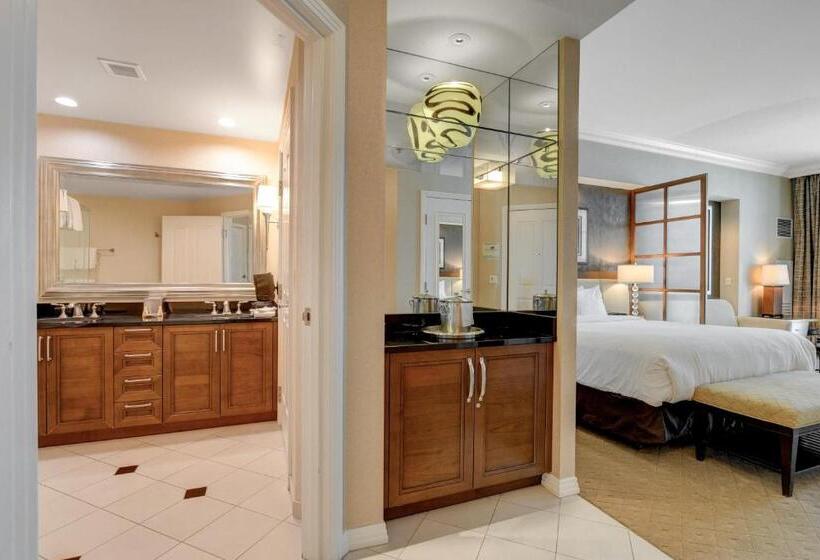 استودیو استاندارد با چشم‌انداز استخر, The Fantasy Suite Mgm Signature Pool View