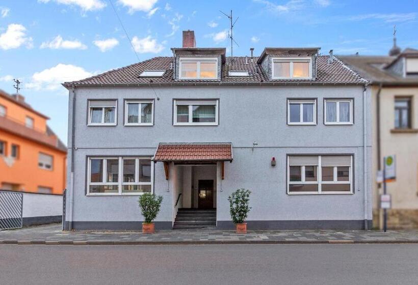 컴포트 트리플 룸, Family And Friends Ludwigshafen
