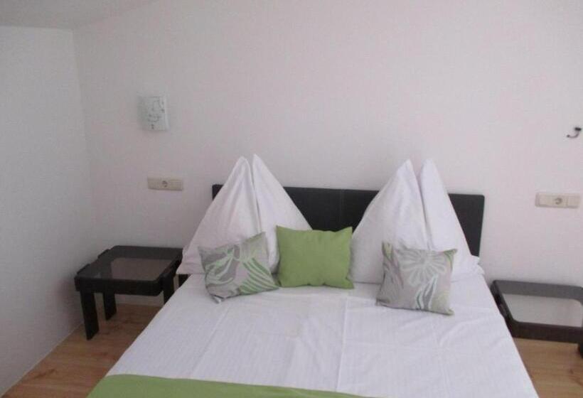 Апартаменты 2 Спальни с Балконом, Guest House Villa Daniel