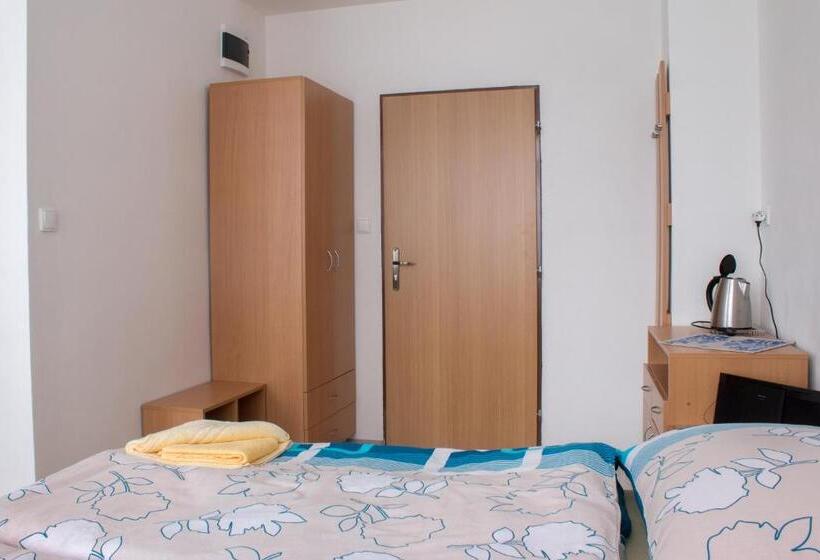 اتاق استاندارد, šd Urbánkova 2