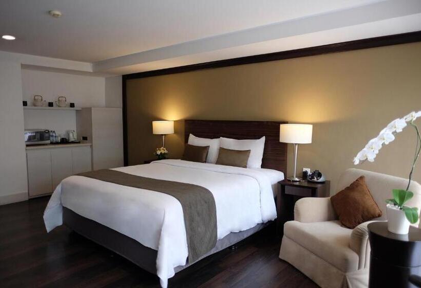 스탠다드 스튜디오, Delonix Hotel Karawang
